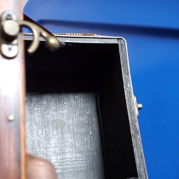 Wooden Oriental chest - Picture 3 of 14